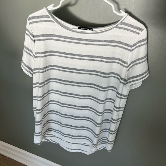 Pink Clover Daisee Button Back Detail Knit Tee - Picture 5 of 7